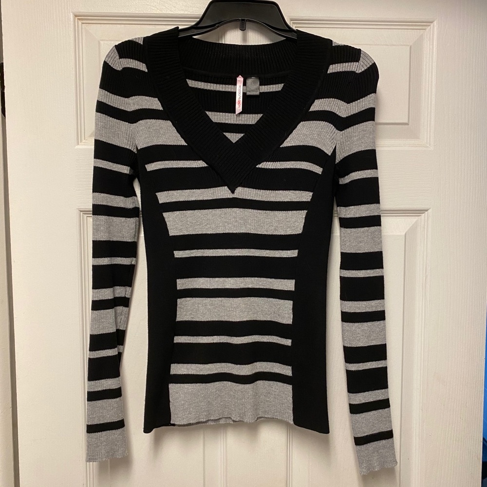 Juniors Love By Design Sweater Size L